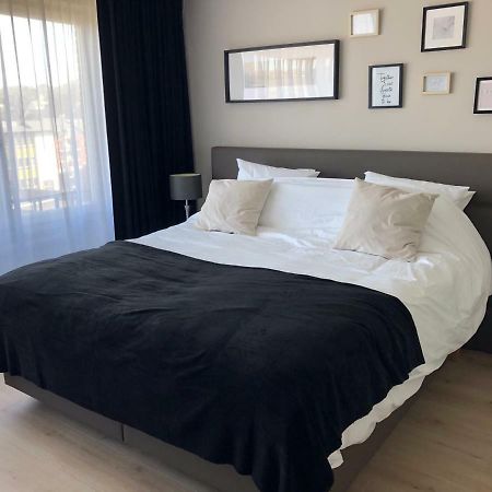 V Carre Apartment Юи Екстериор снимка